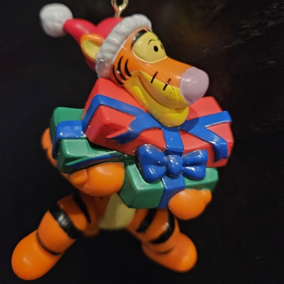 Noma Tigger Ornament - Picture 2 of 4